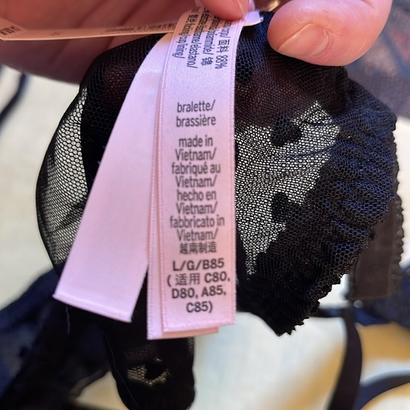 Victoria’s Secret Velvet Hearts Tease Bralette - Picture 5 of 5